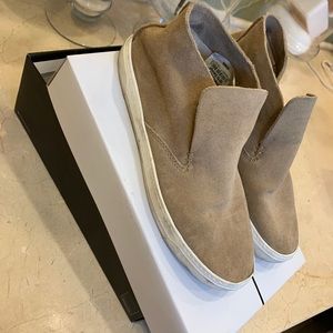 Dolce vita suede shoe